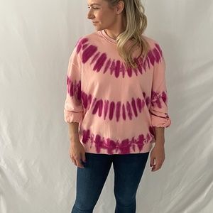 Le lis Berry Twist Tie Dye Sweatshirt